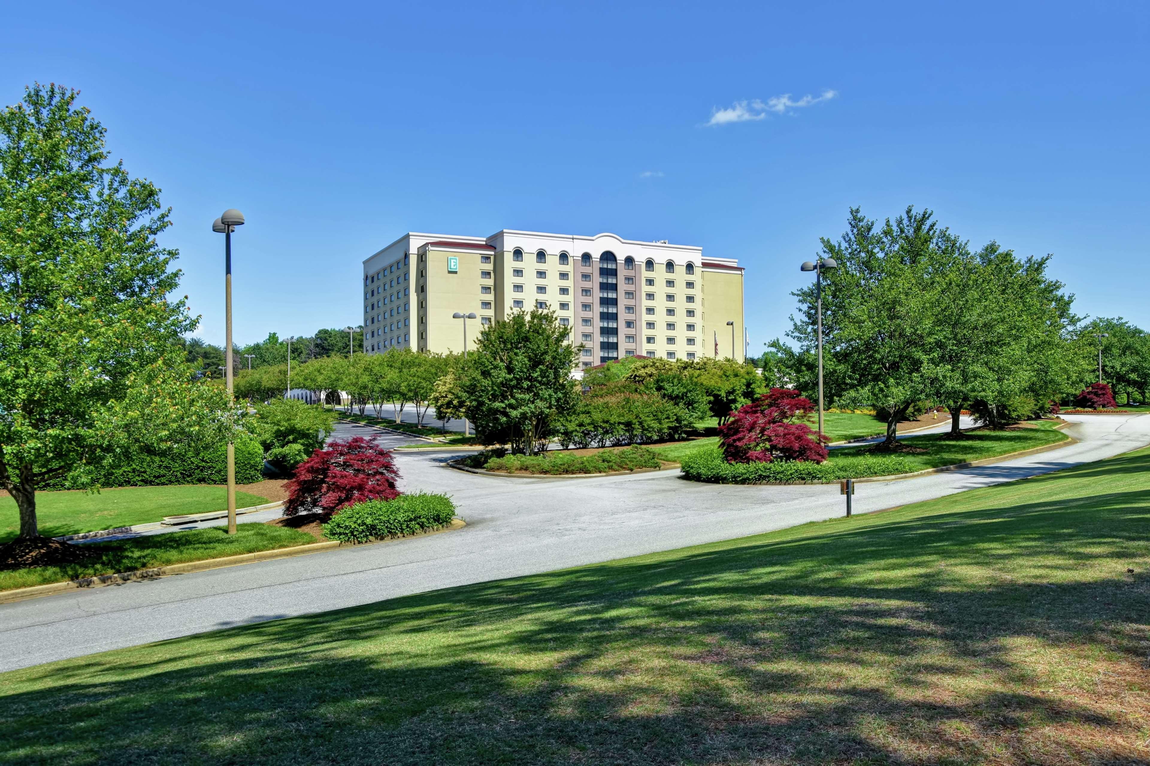 Embassy Suites Greenville Golf Resort & Conference Center Exterior photo
