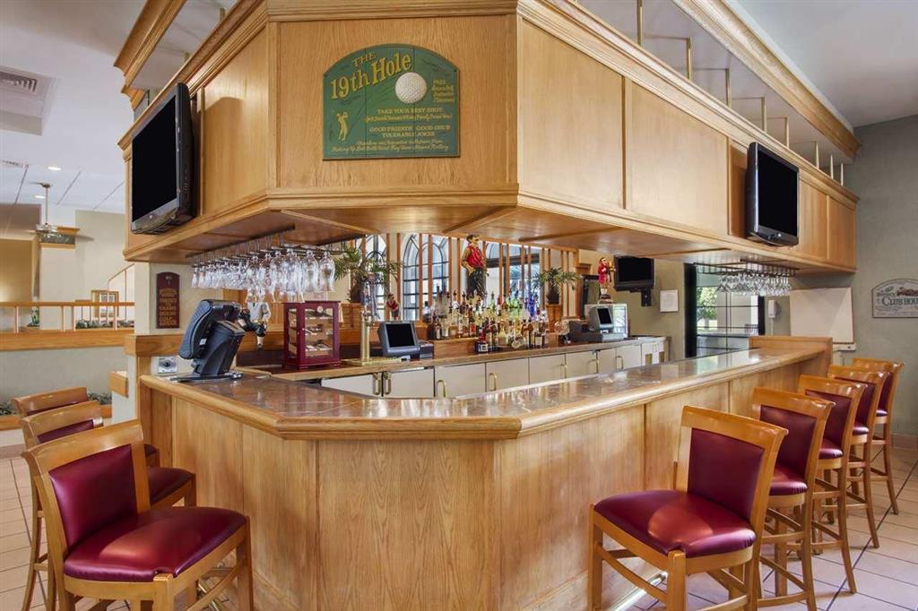Embassy Suites Greenville Golf Resort & Conference Center Restaurant photo