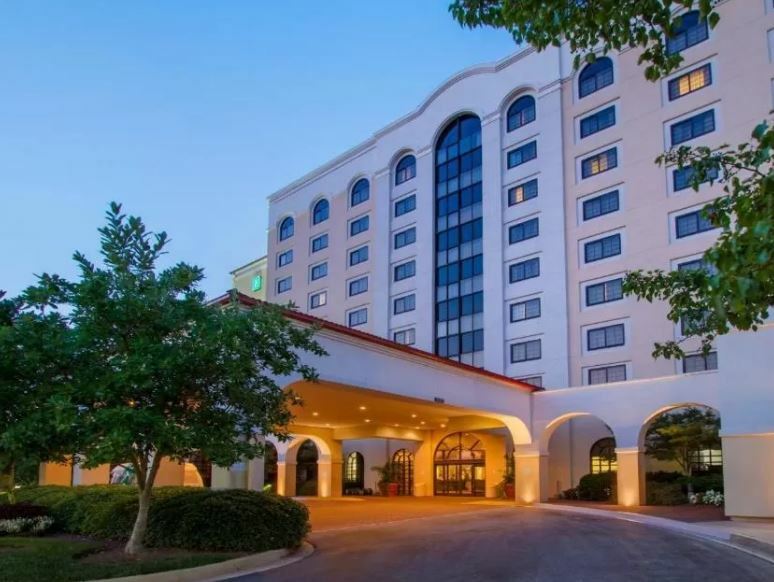 Embassy Suites Greenville Golf Resort & Conference Center Exterior photo
